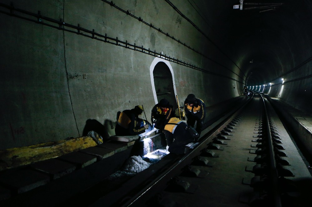 延吉铁路运营隧道病害现状